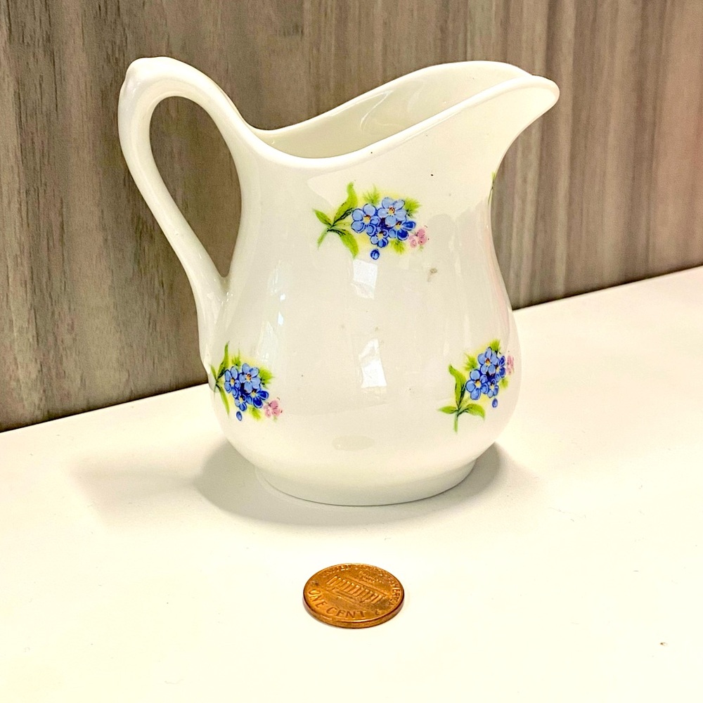 3/$15    VINTAGE  FINE BONE CREAM PITCHER 1960s